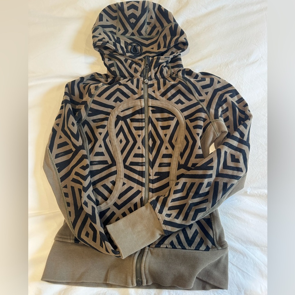 Geometric Lululemon scuba zip hoodie